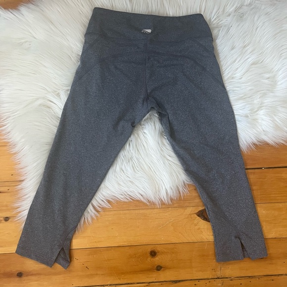 Marika spandex capris - Picture 2 of 3